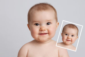 для паспорта фотографируется грудной ребенок