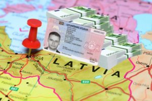 переехать в Латвию