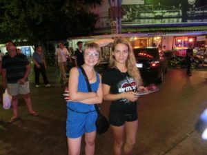 Фаранги (так называют всех белых сами тайцы), живущие в Тае делятся на несколько групп